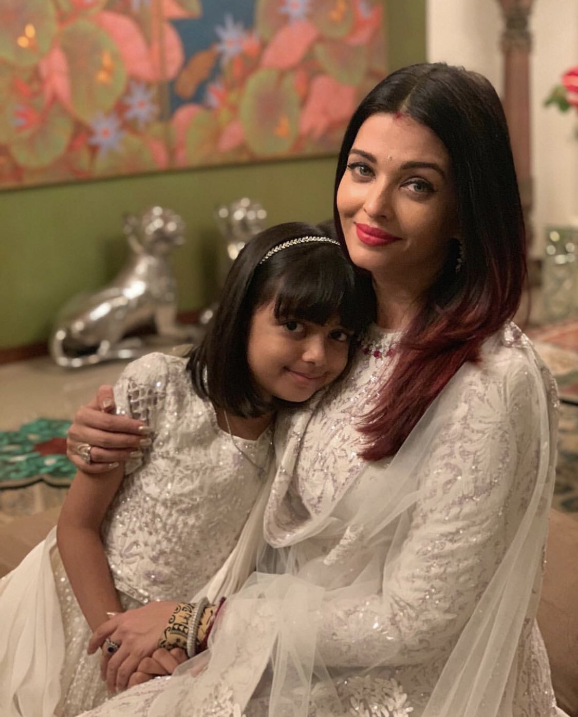 Aaradhaya Bachchan Wallpaper Pics Photos With Mother Aishwarya Rai