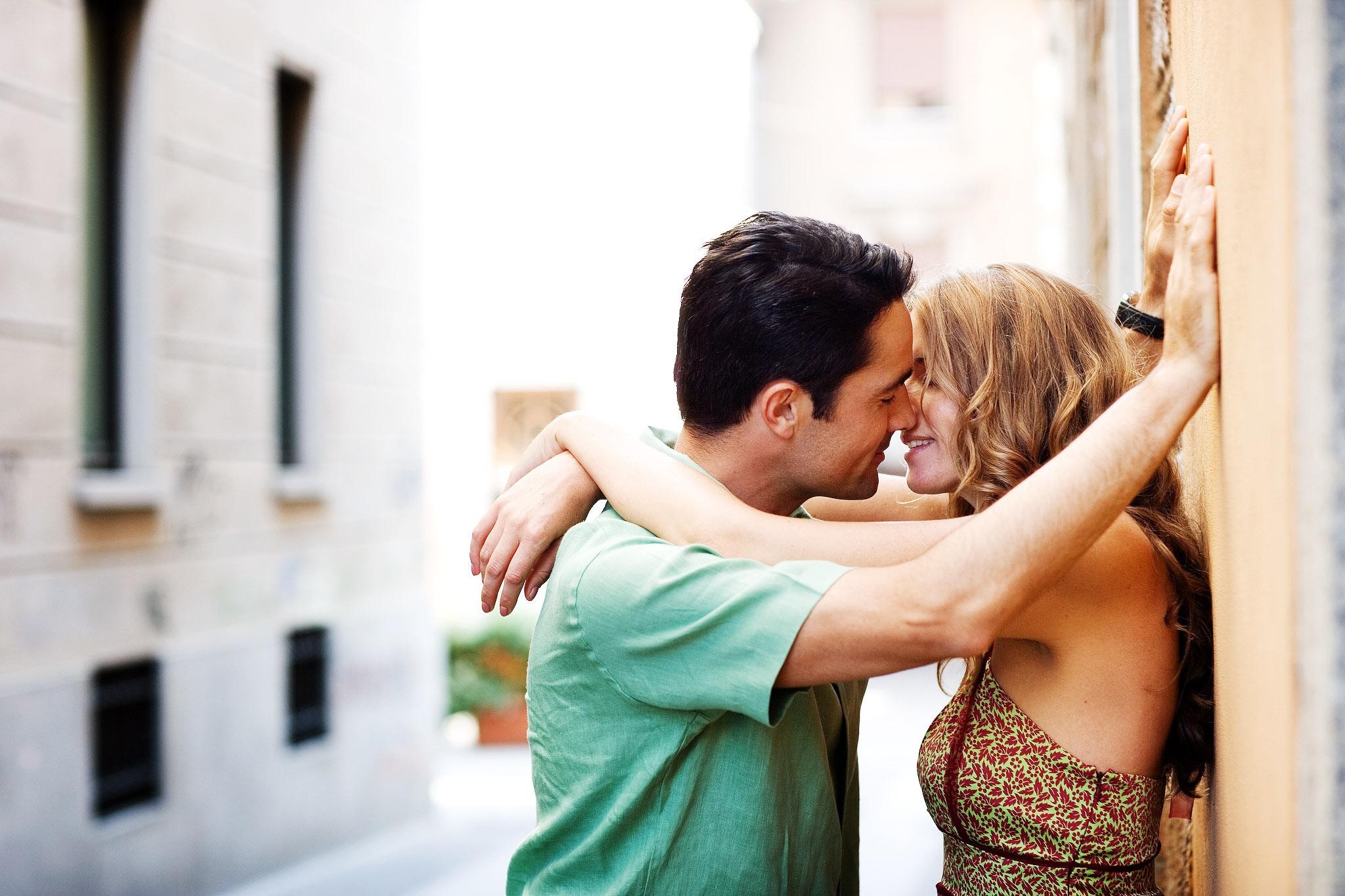Don’t make her hurt when kissing against the wall